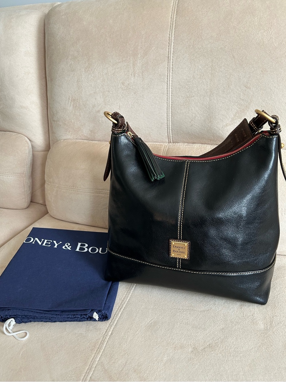 NEW Dooney & Bourke Elegant Large Leather Timeless Shoulder Bag with DB Dust Bag